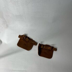 Leather lifting grips